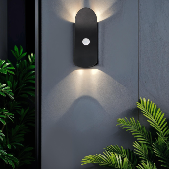 Outdoor wall light, dual-direction, with a motion sensor, 10 watts.